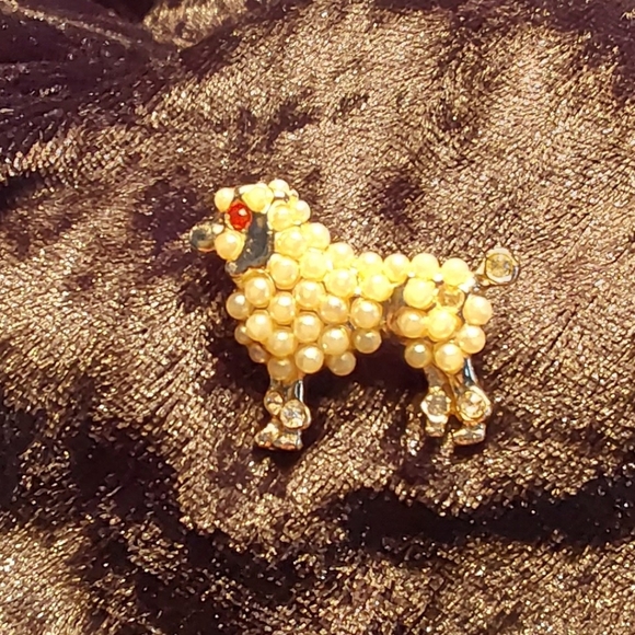 PEARL POODLE DOG PIN - Picture 2 of 3